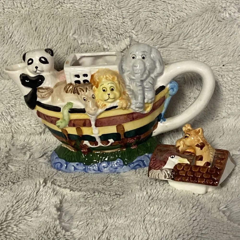 Noah's Ark Teapot New World Specialties Ceramic 1995 Medium Tea Whimsical ￼